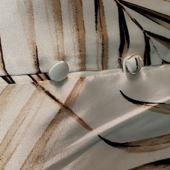 White house black market lovely woman's blouse,‎ long bell sleeves. Size small. - Picture 2 of 9